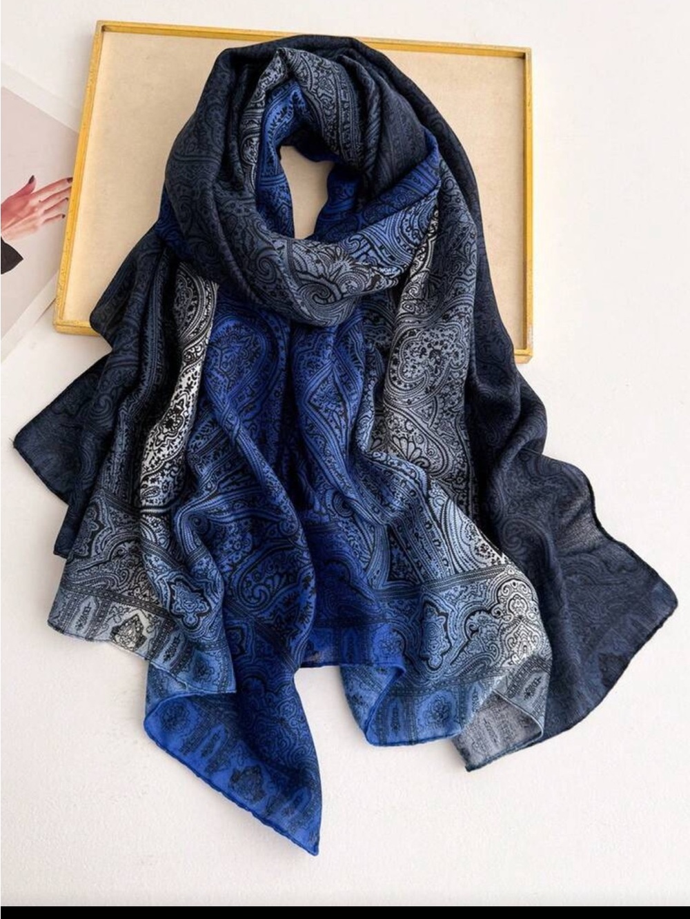 Cashew Gradient Blue Women's Scarf - Elegant Paisley Wrap